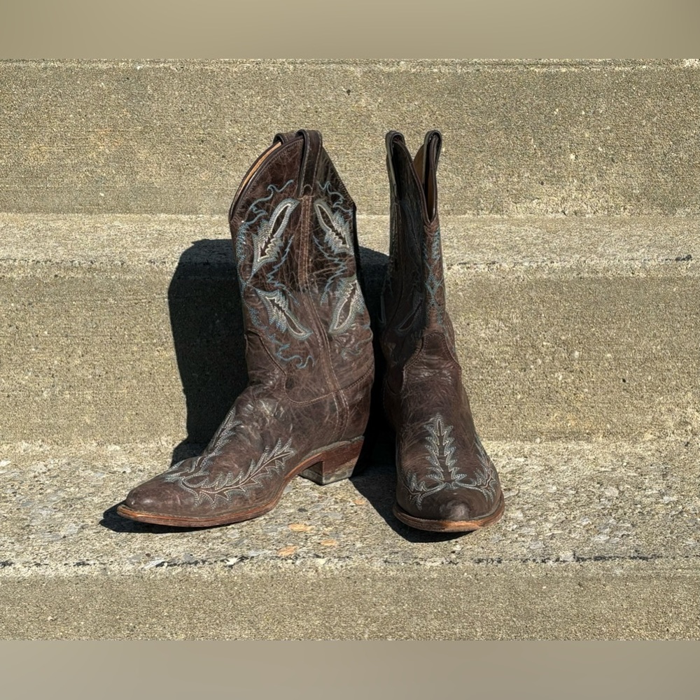 Size 10 - Justin cowboy boots. Brown and Teal.